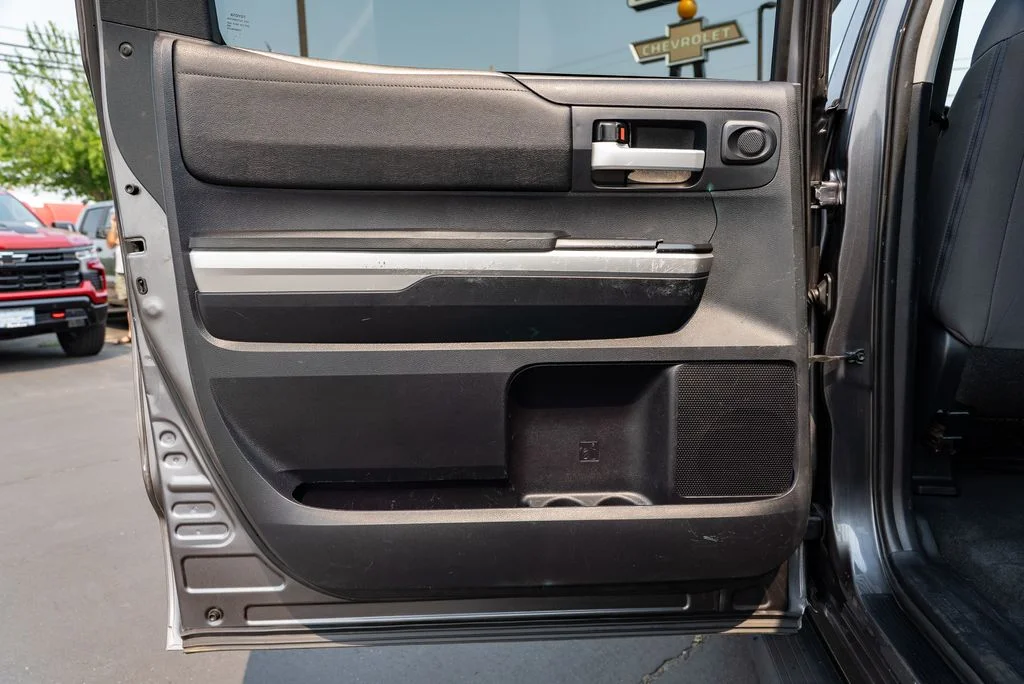 Used 2016 Magnetic Gray Metallic Toyota SR5 image 26