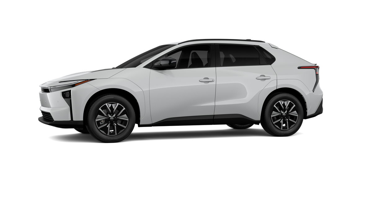 New 2027 Wind Chill Pearl Toyota XLE image 3