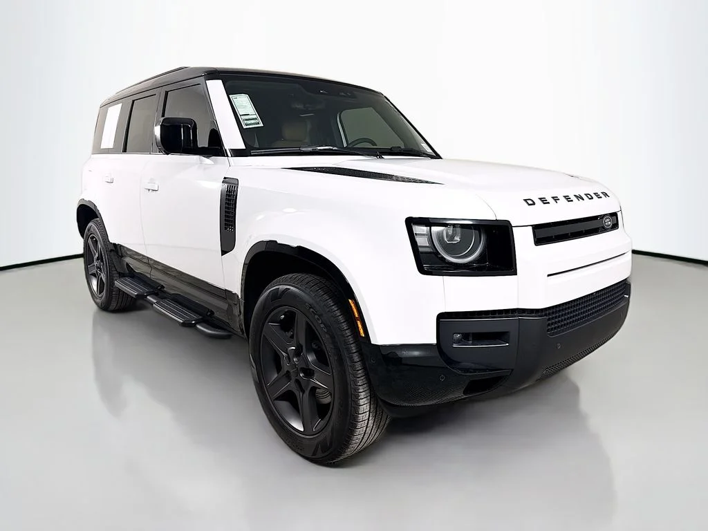 New 2026 Fuji White Land Rover X-Dynamic SE image 3