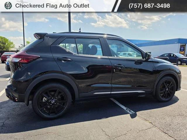 Used 2023 Super Black Nissan SR image 8