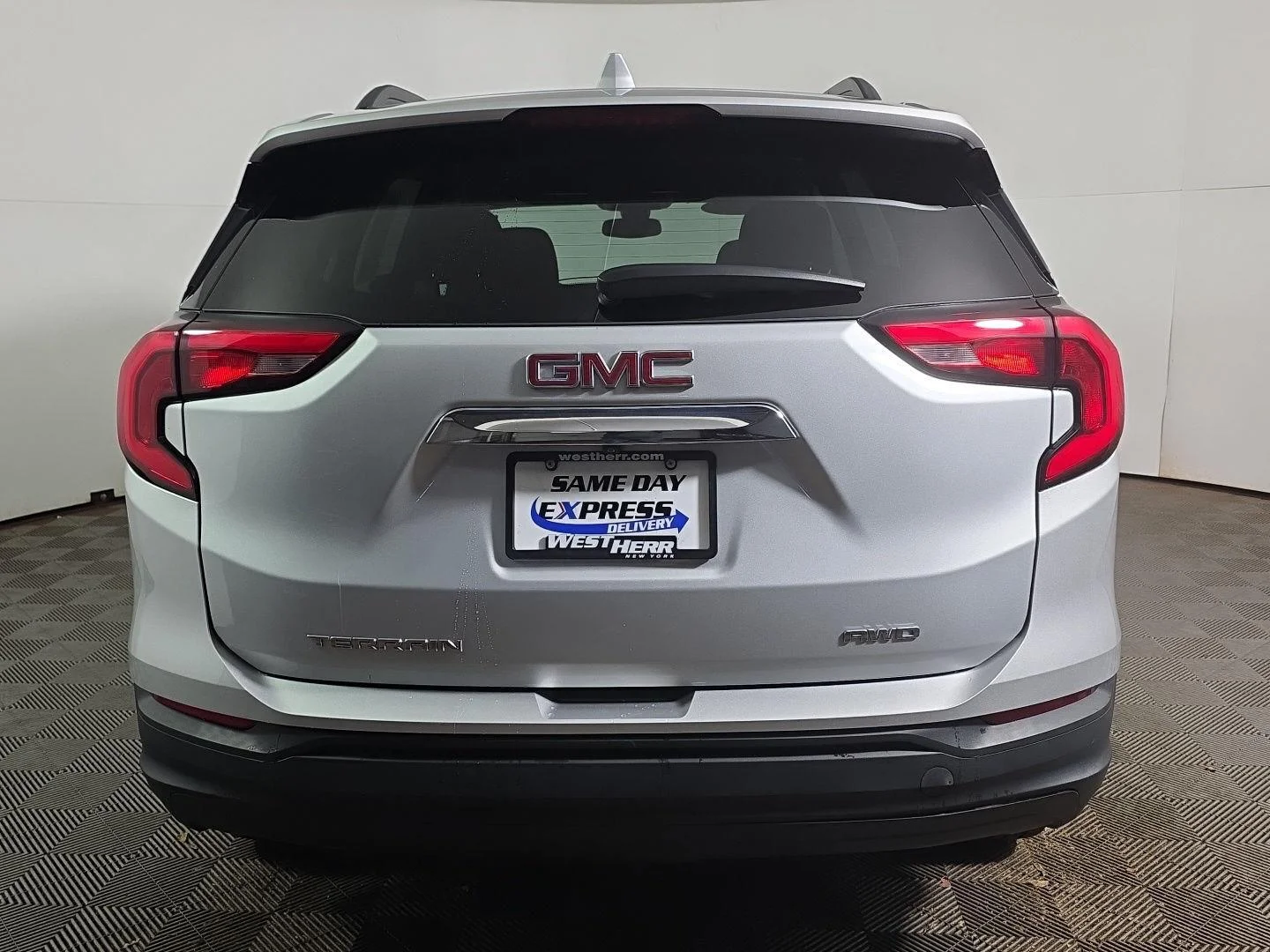 Used 2020 Quicksilver Metallic GMC SLE image 11