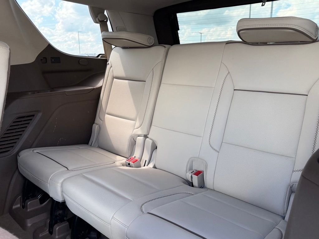 Used 2022 Beige GMC Denali image 17