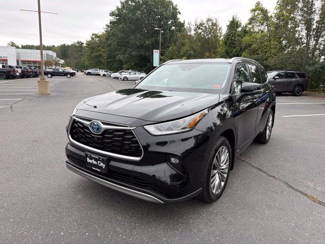 Used 2022 Midnight Black Metallic Toyota Platinum image 10