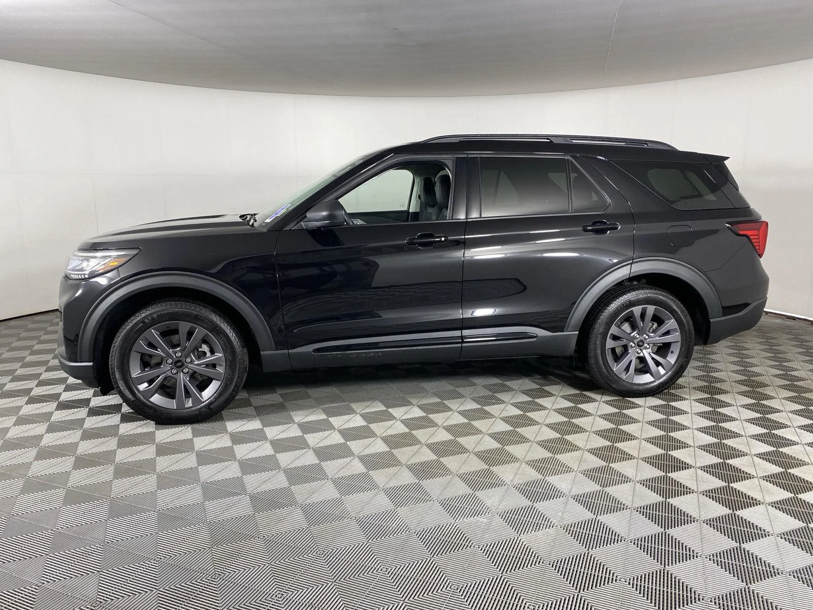 Used 2026 Agate Black Ford Active image 4