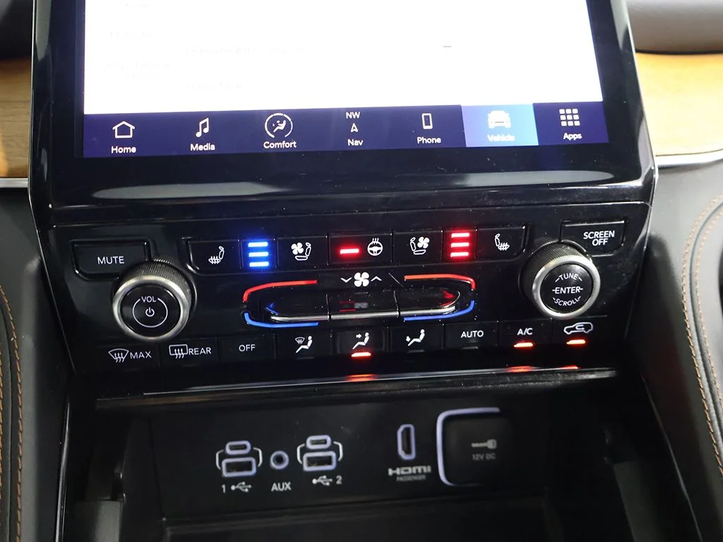 Used 2023 Diamond Black Jeep Summit Reserve image 66