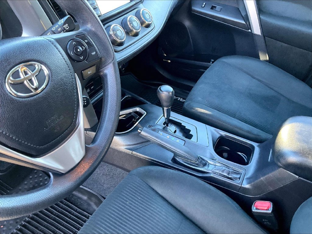 Used 2018 White Toyota LE image 20
