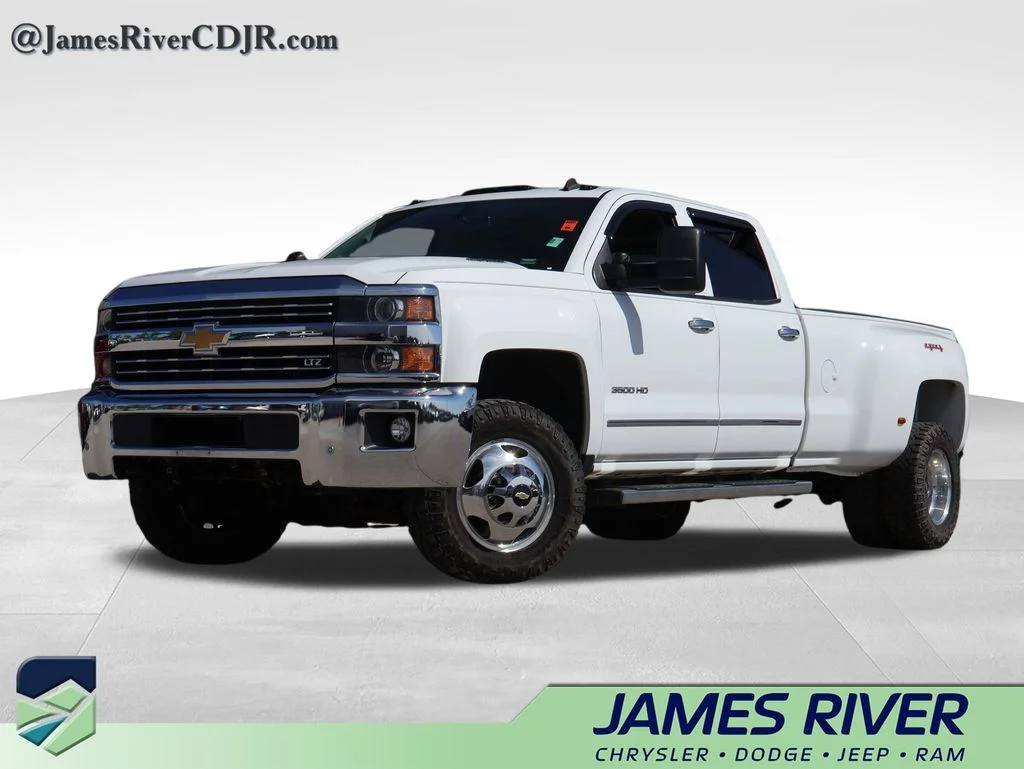 2015 Chevrolet Silverado HD LTZ 4WD Crew Cab Short Box SRW w R6Q's photo