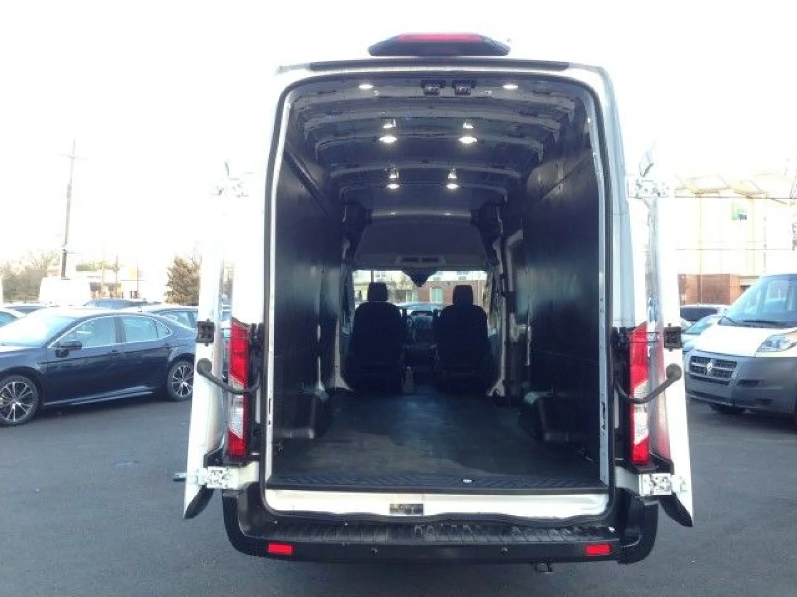 Used 2019 Oxford White Ford w/ rearCam image 13