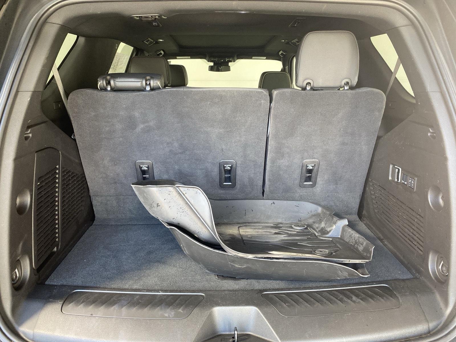 Used 2025 Onyx Black GMC Elevation image 21