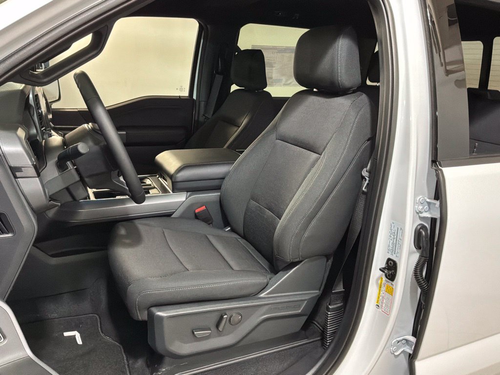 New 2026 Oxford White Ford XLT image 5