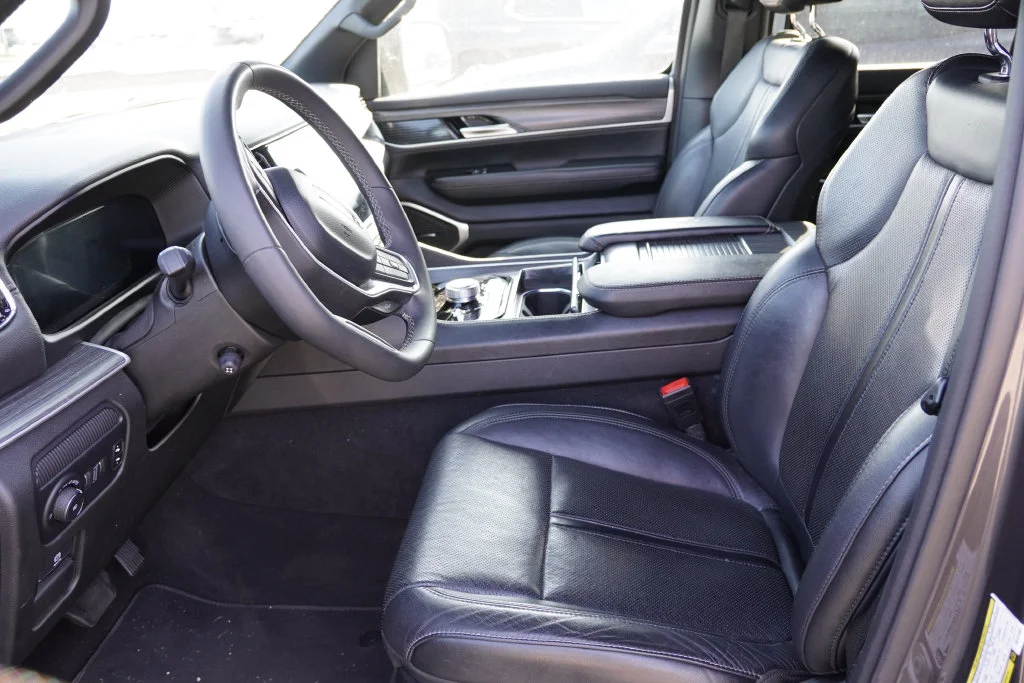 Used 2024 Baltic Gray Metallic Clearcoat Jeep Series II image 3