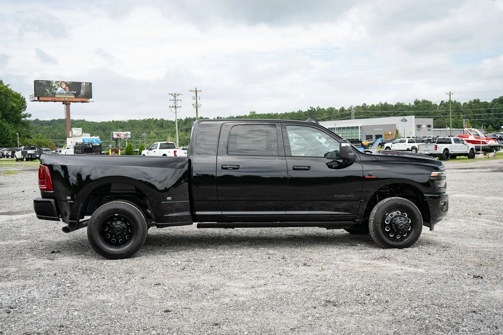 New 2026 Diamond Black Crystal Pearl-Coat Exterior Paint RAM Laramie image 21