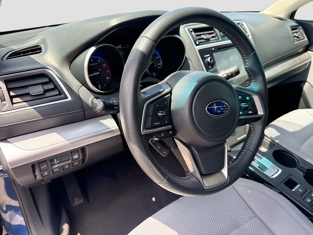 Used 2019 Blue Subaru 2.5i Premium image 9