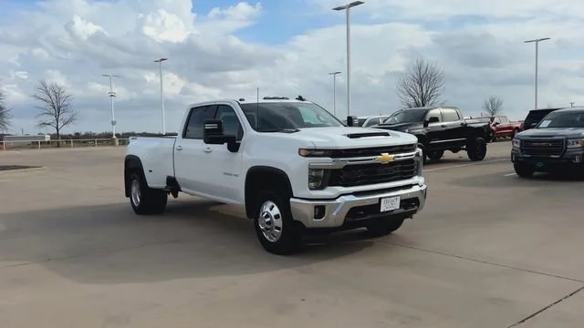 New 2026 Summit White Chevrolet LT DRW image 3