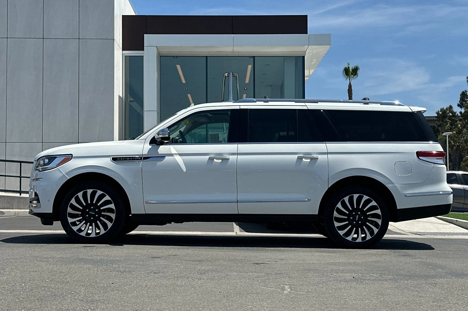 Used 2023 White Lincoln Black Label image 6