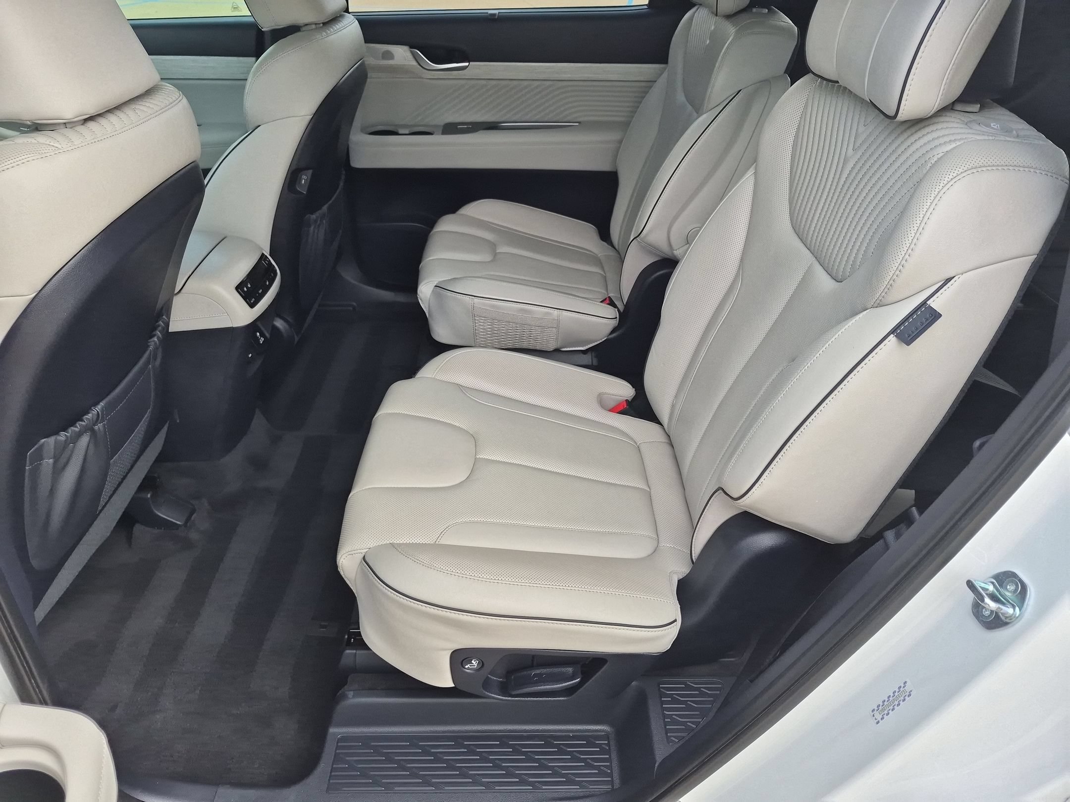 Used 2023 Hyper White Hyundai Calligraphy image 25