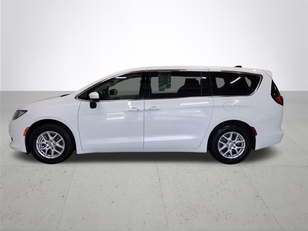 Used 2023 White Chrysler LX image 10