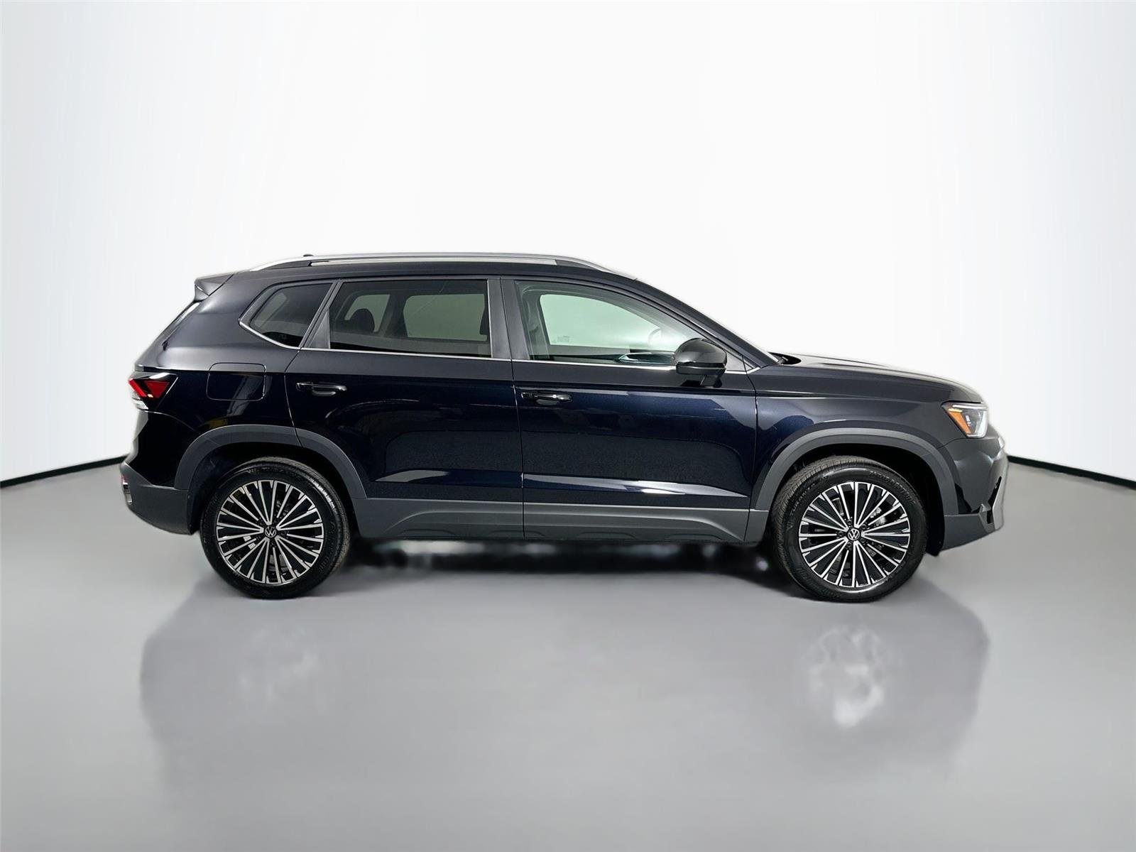 New 2026 Deep Black Pearl Volkswagen SE image 4