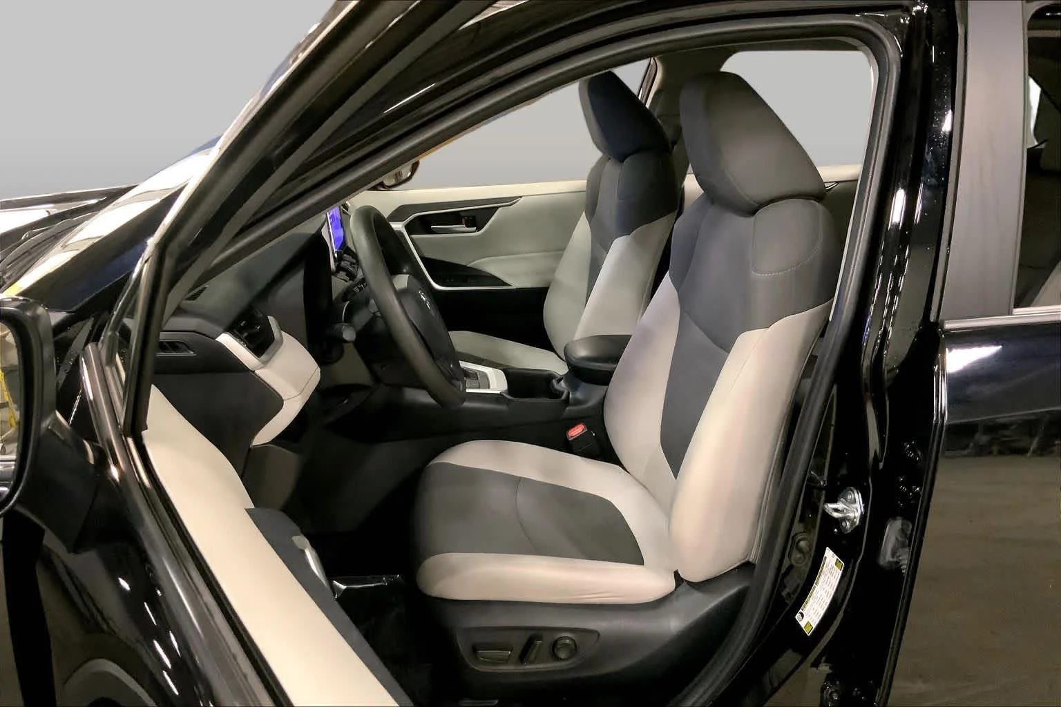 Used 2025 Midnight Black Metallic Toyota Hybrid XLE image 8