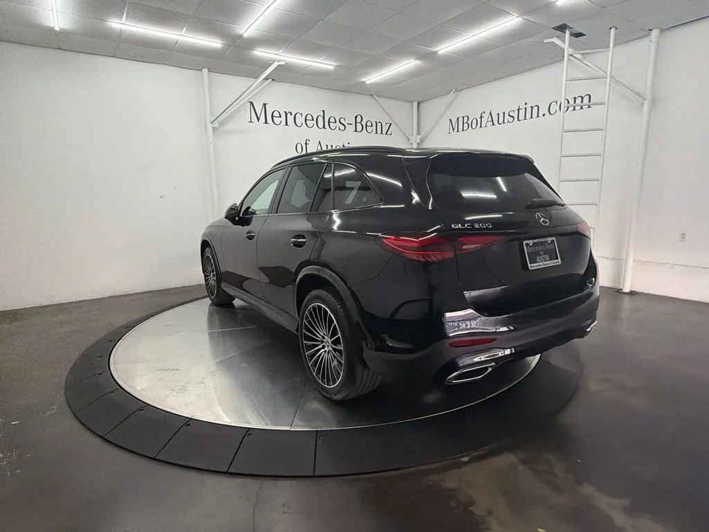 New 2027 Black Mercedes-Benz GLC 300 image 5