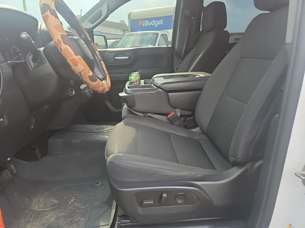 Used 2022 White Chevrolet Custom image 20