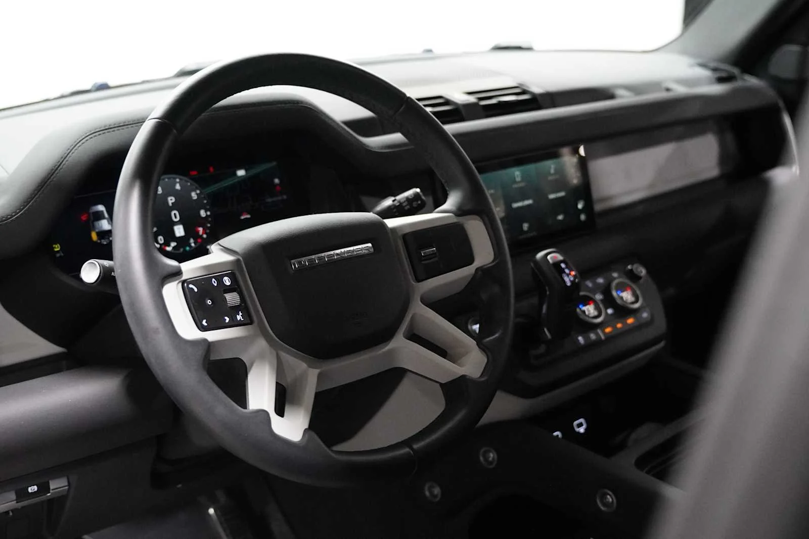 Used 2024 Santorini Black Metallic Land Rover X-Dynamic SE image 9