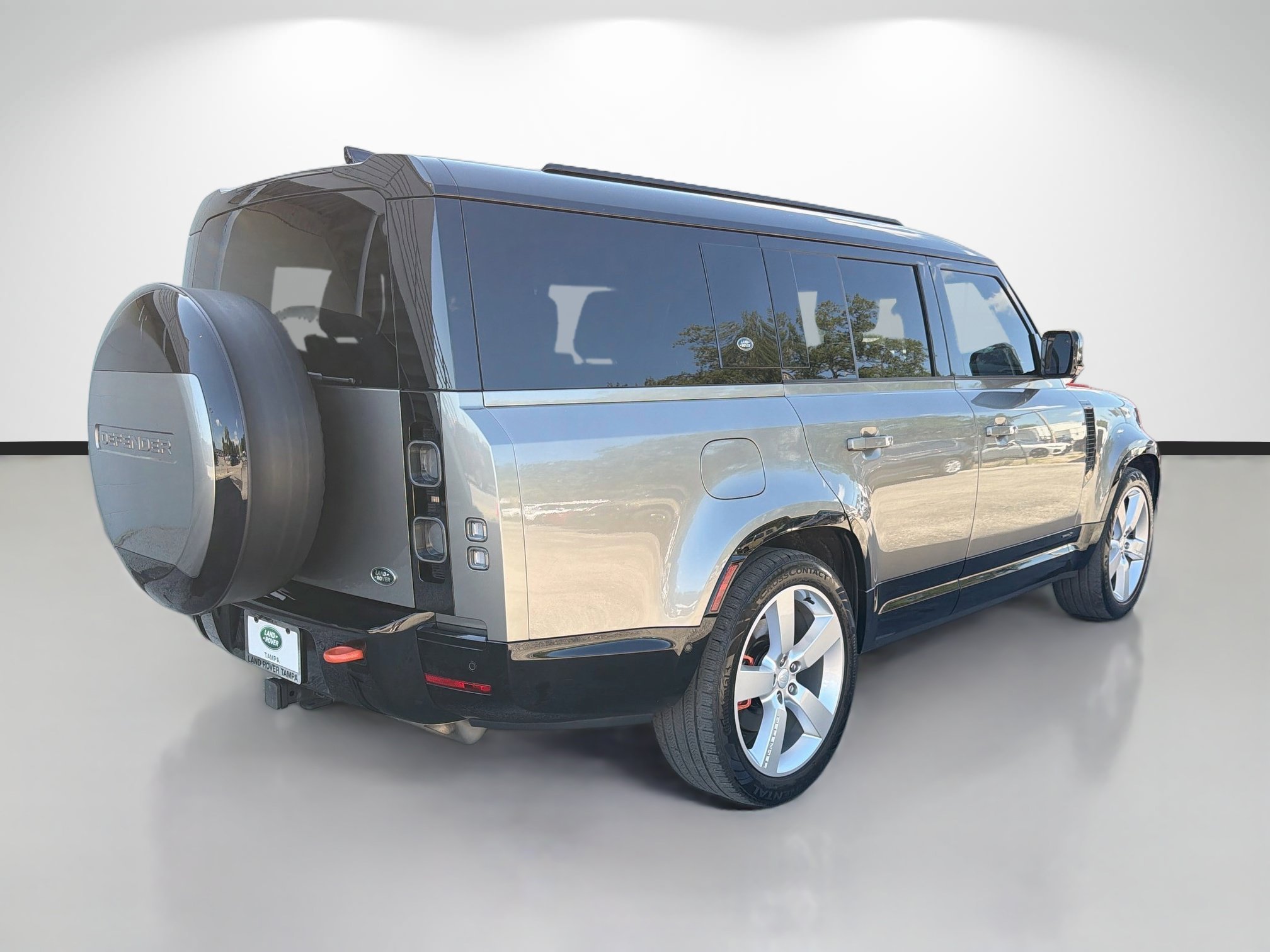 Used 2023 Silicon Silver Premium Metallic Land Rover X image 5