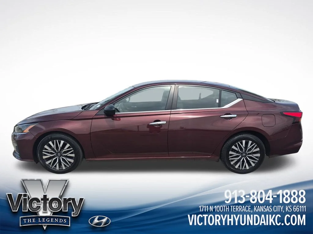 Used 2025 Red Nissan 2.5 SV image 2