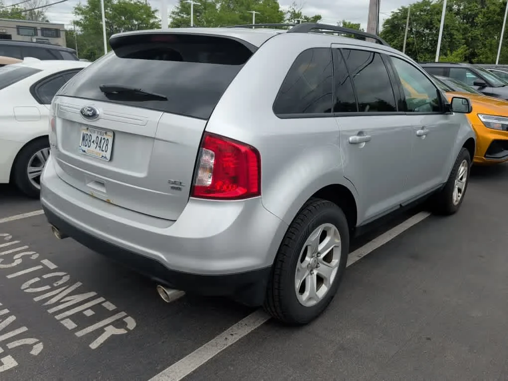 Used 2014 Ingot Silver Metallic Ford SEL image 2