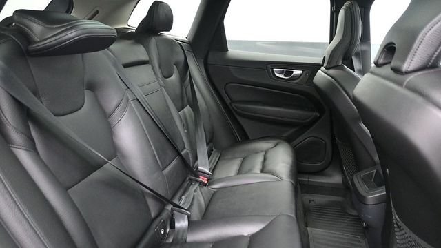 Used 2019 Gray Volvo T6 Momentum image 14