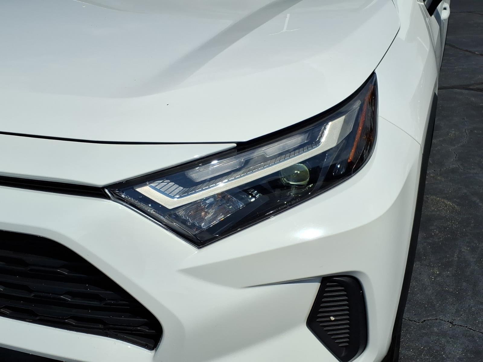 Used 2025 Ice Cap Toyota XLE image 15