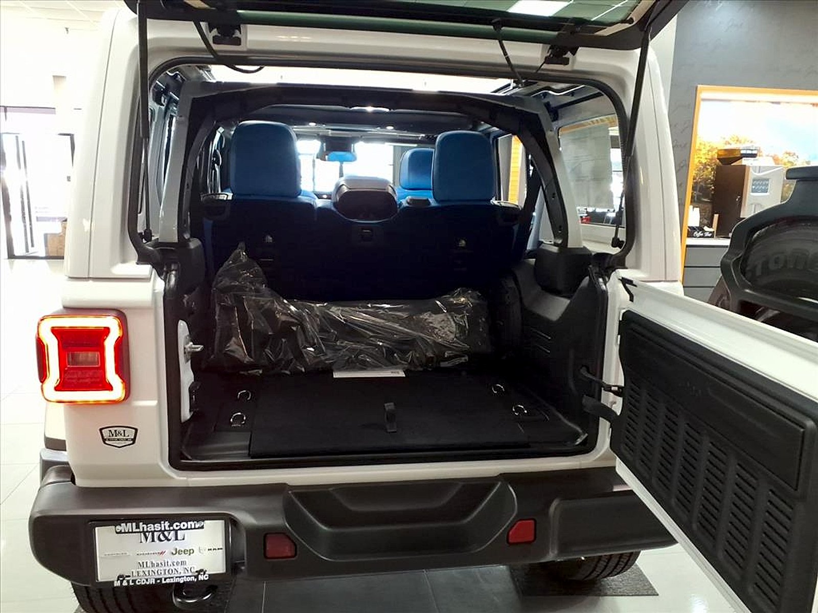 2026 Jeep Wrangler 4-Door Sahara - Photo 13