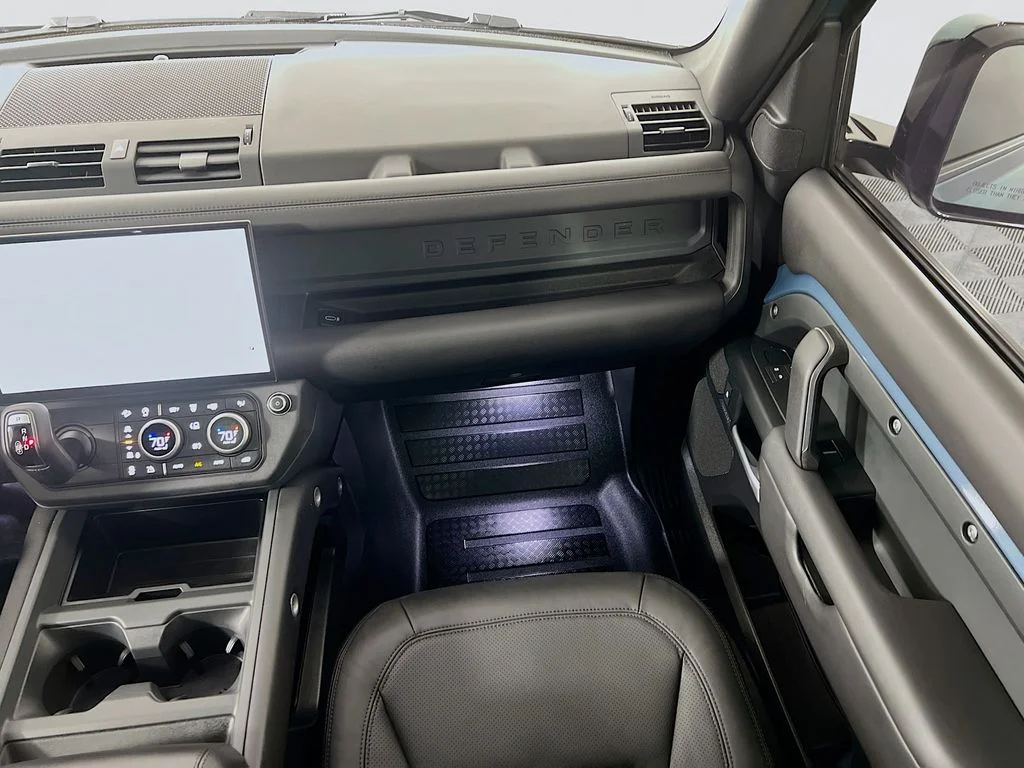 Used 2026 Tasman Blue Metallic Land Rover X-Dynamic SE image 25