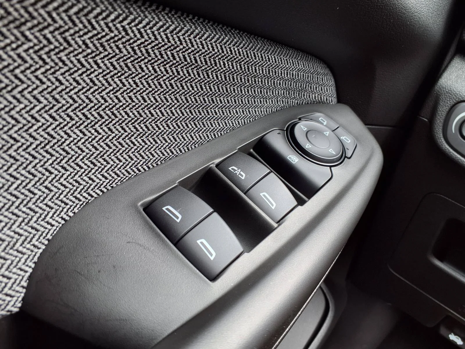 Used 2025 Summit White Chevrolet LT image 23