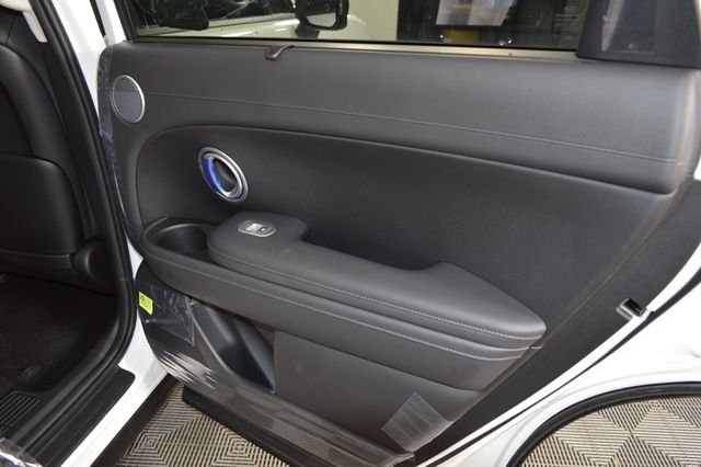 New 2026 White Hyundai SEL 8P image 21