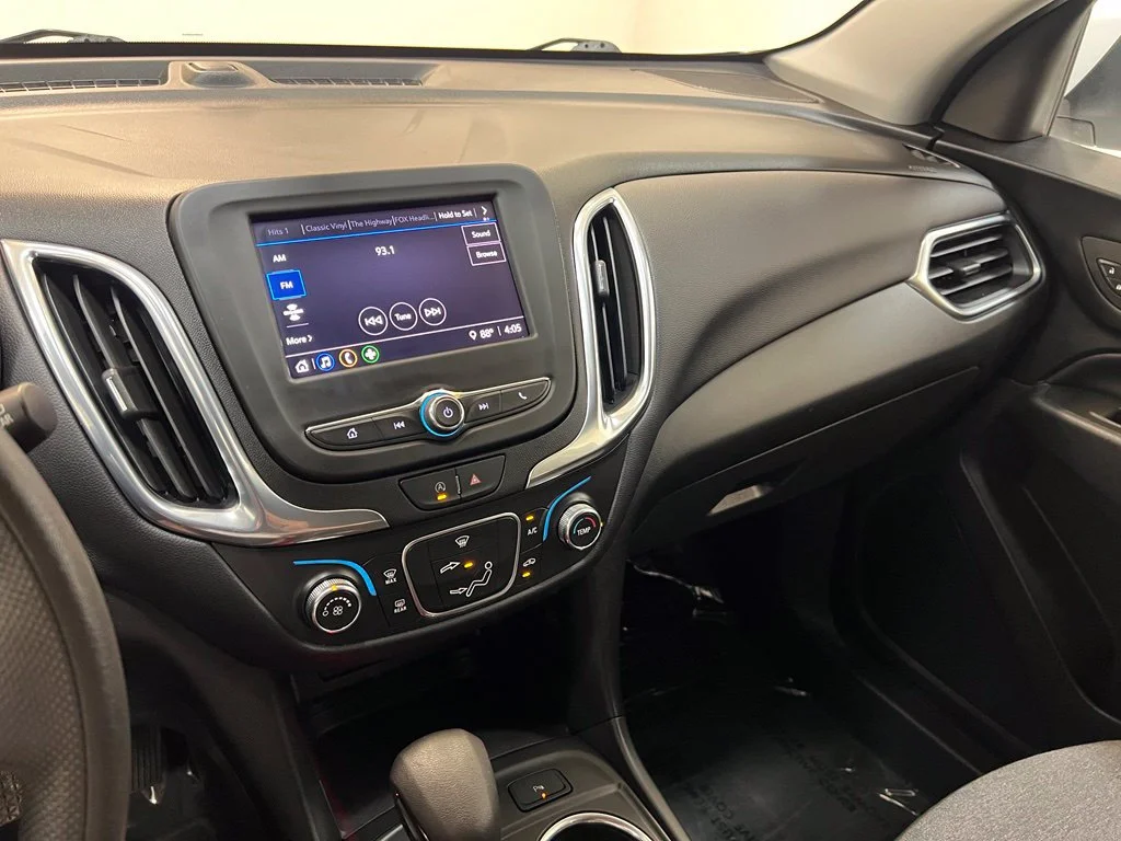 Used 2022 White Chevrolet LT image 23