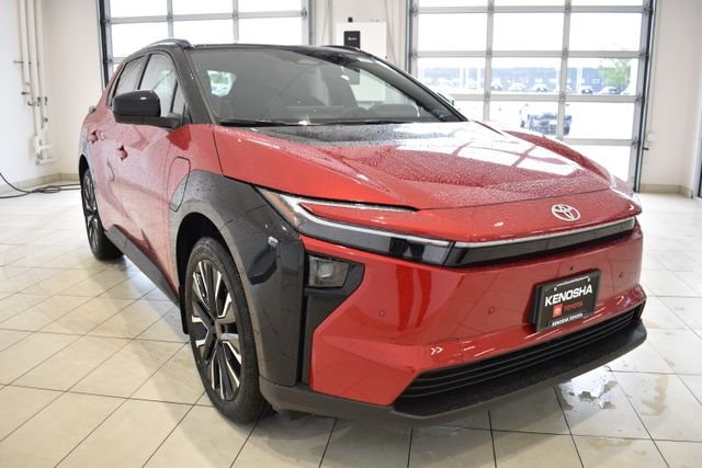 New 2026 Supersonic Red with Midnight Black Metallic roof <sup>1</sup> Toyota  Limited image 2