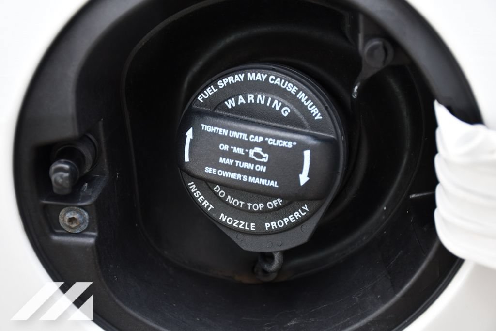 Used 2010  Volkswagen SE image 32