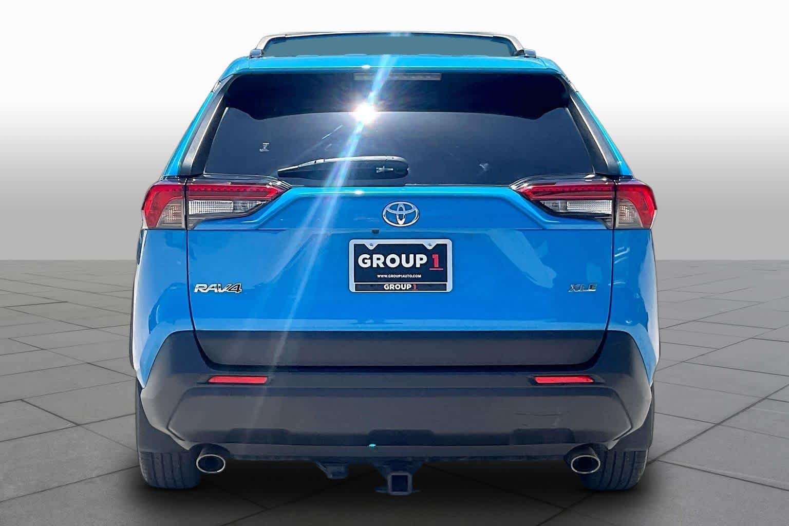 Used 2020 Blue Flame Toyota XLE image 5