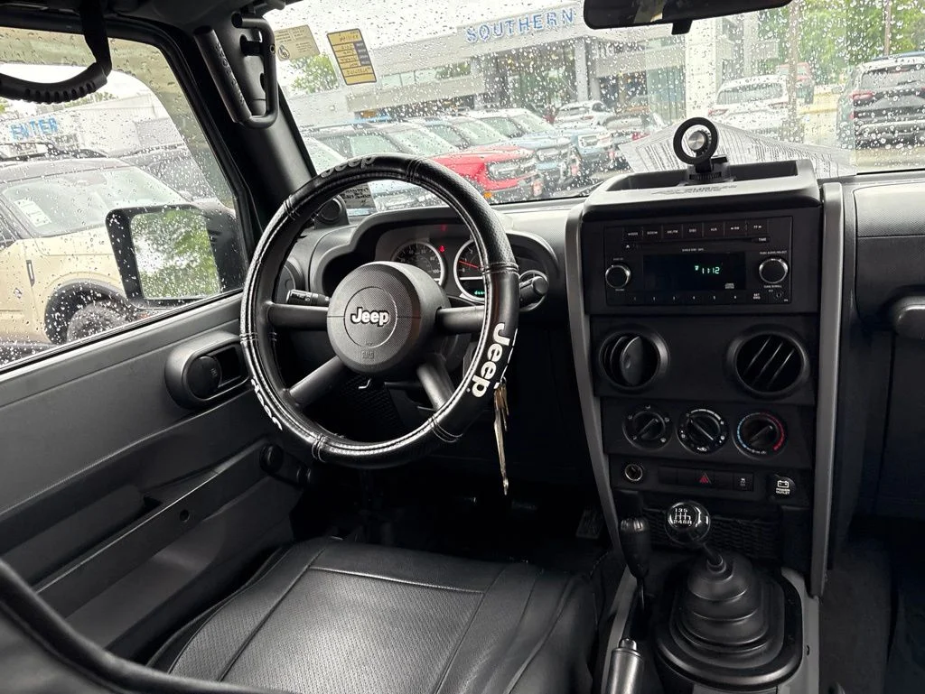 Used 2010  Jeep Unlimited Sport image 9