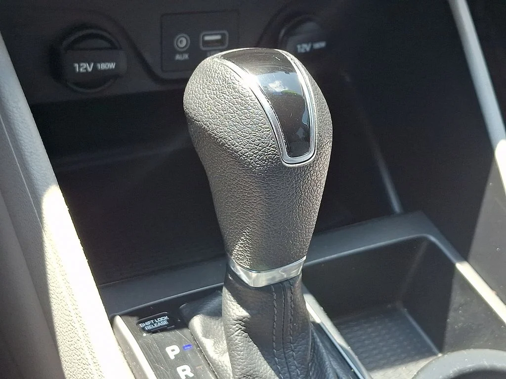 Used 2018 Silver Hyundai SEL image 14