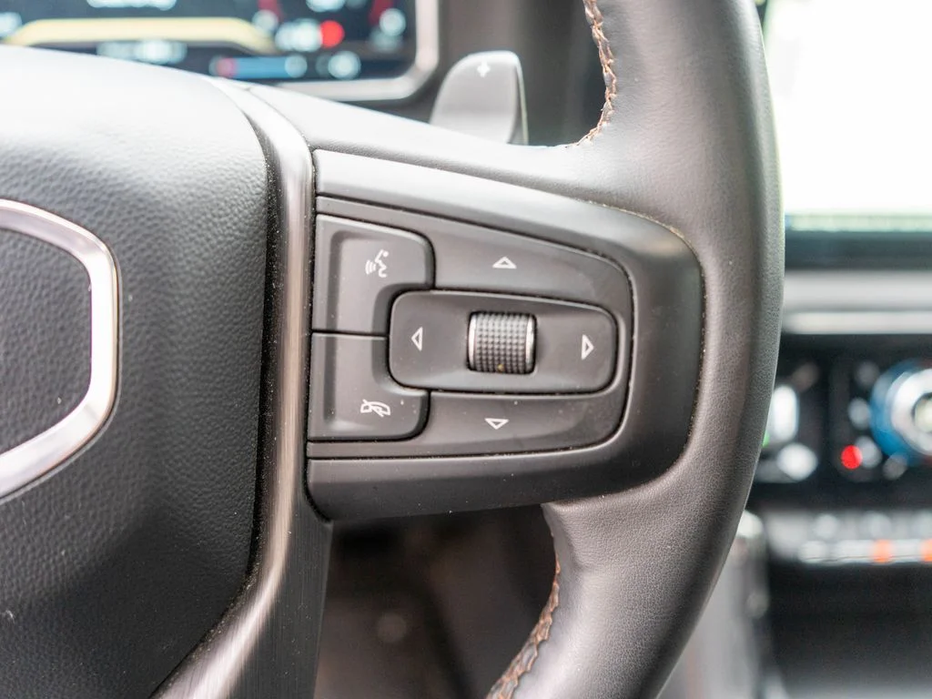 Used 2023 White GMC AT4 image 19