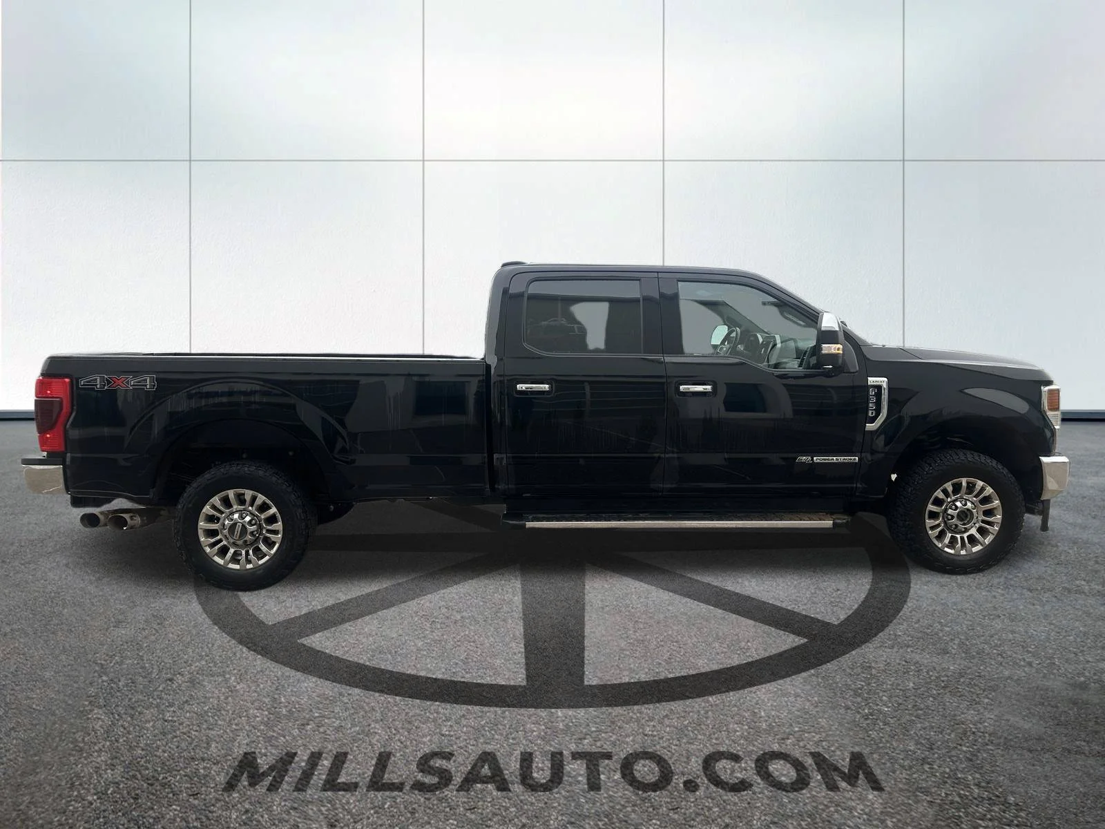 Used 2022 Black Metallic Ford Lariat image 3