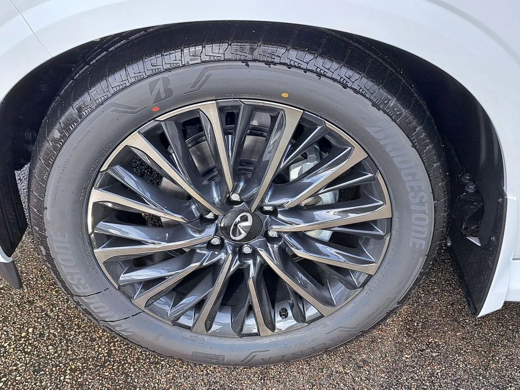 New 2026 RADIANT WHITE INFINITI Autograph 4WD image 6