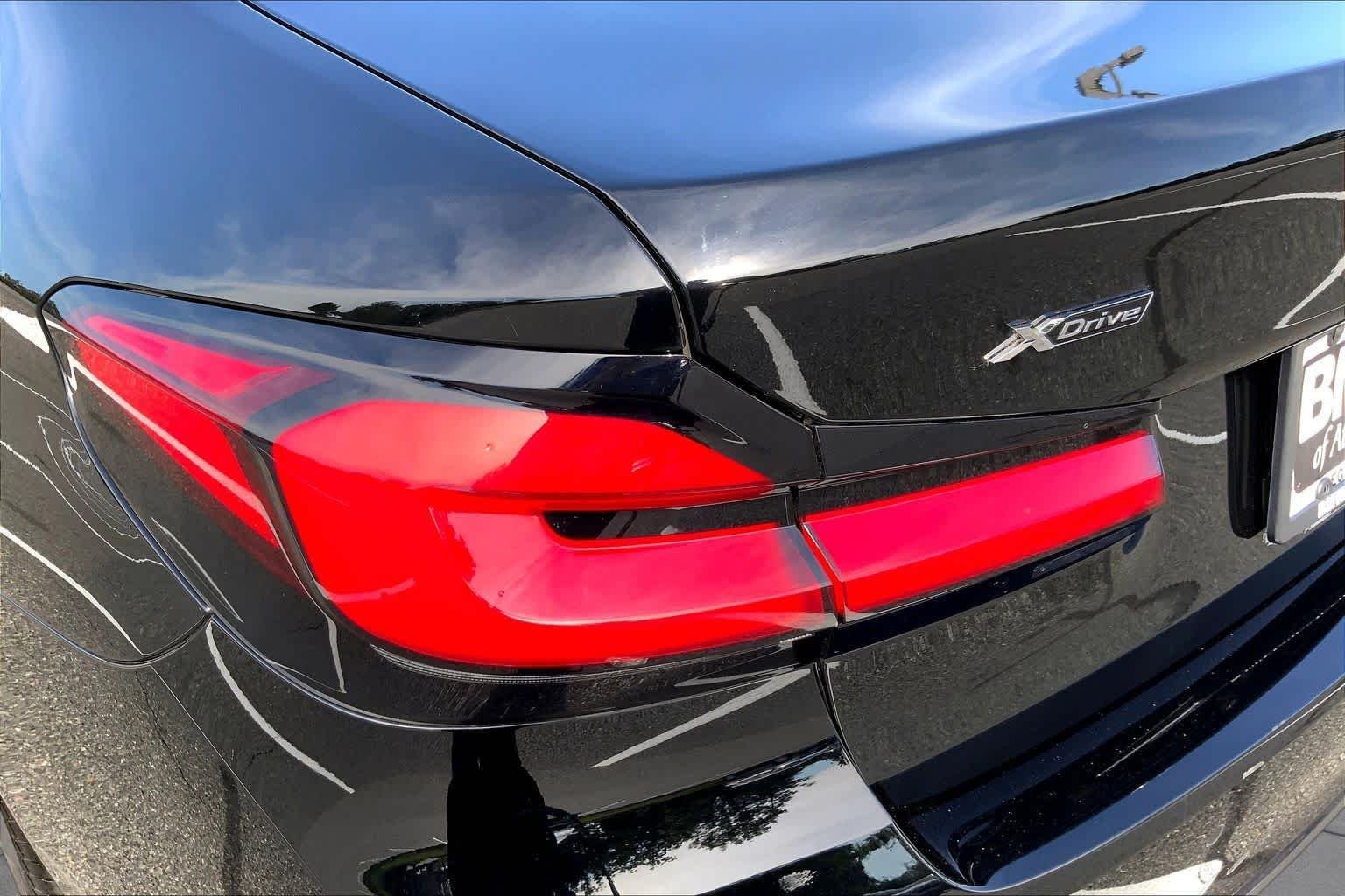 Used 2022 Jet Black BMW 530i xDrive image 27