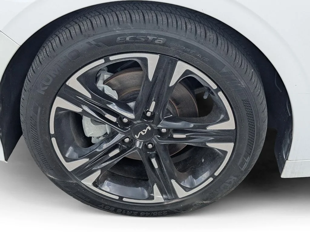 Used 2022 White Kia GT-Line image 10