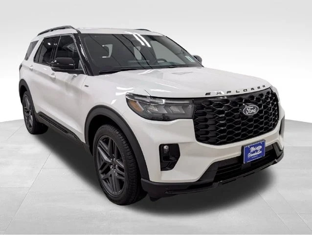 New 2027 Star White Metallic Tri-Coat Ford ST-Line image 48
