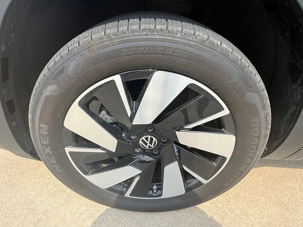 Used 2026 Deep Black Pearl Volkswagen 2.0T SE w/Technology image 9