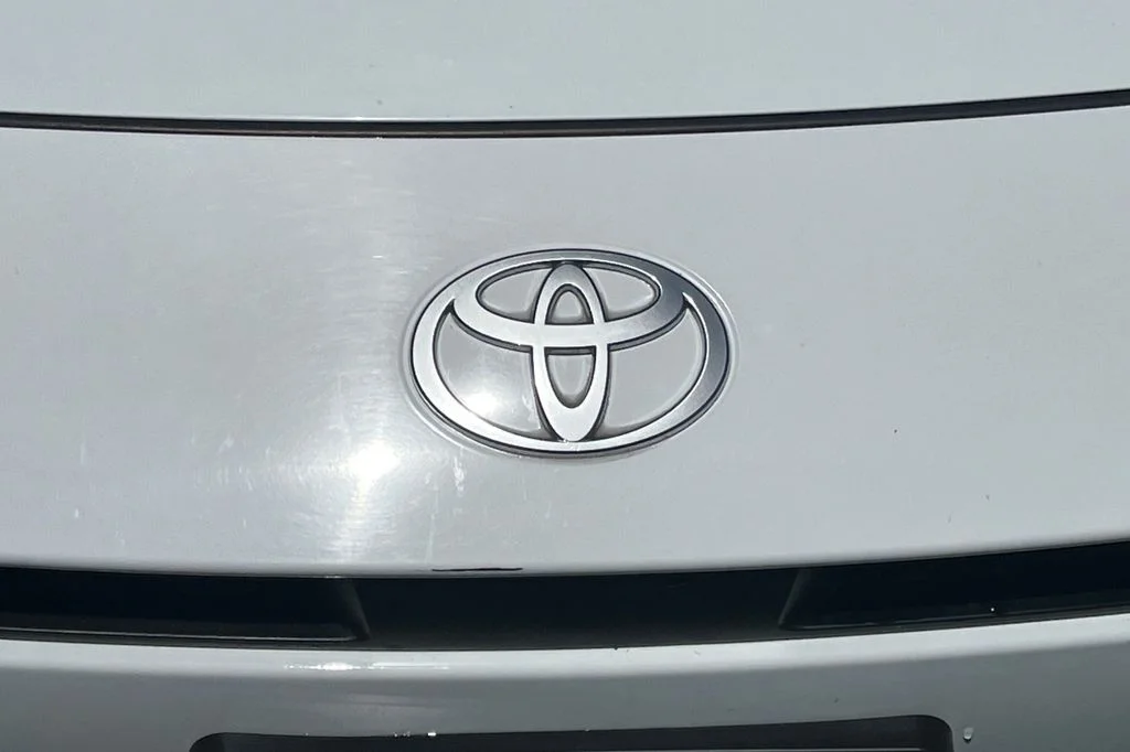 Used 2025 White Toyota LE image 7