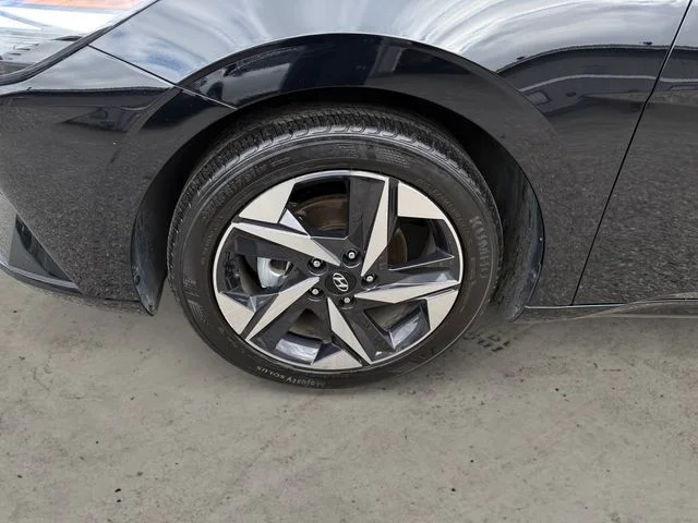 Used 2023 Phantom Black Hyundai SEL image 14